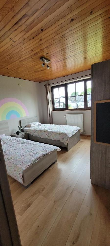 Maison De Campagne Bièvre Екстериор снимка